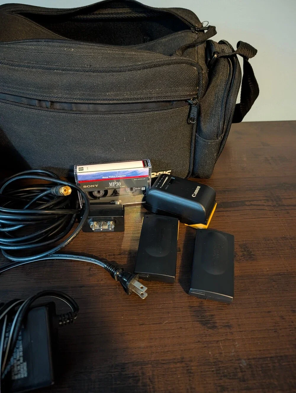 Canon H800 Hi8 8mm Video Camera Recorder Camcorder with Accessories *Untested*
